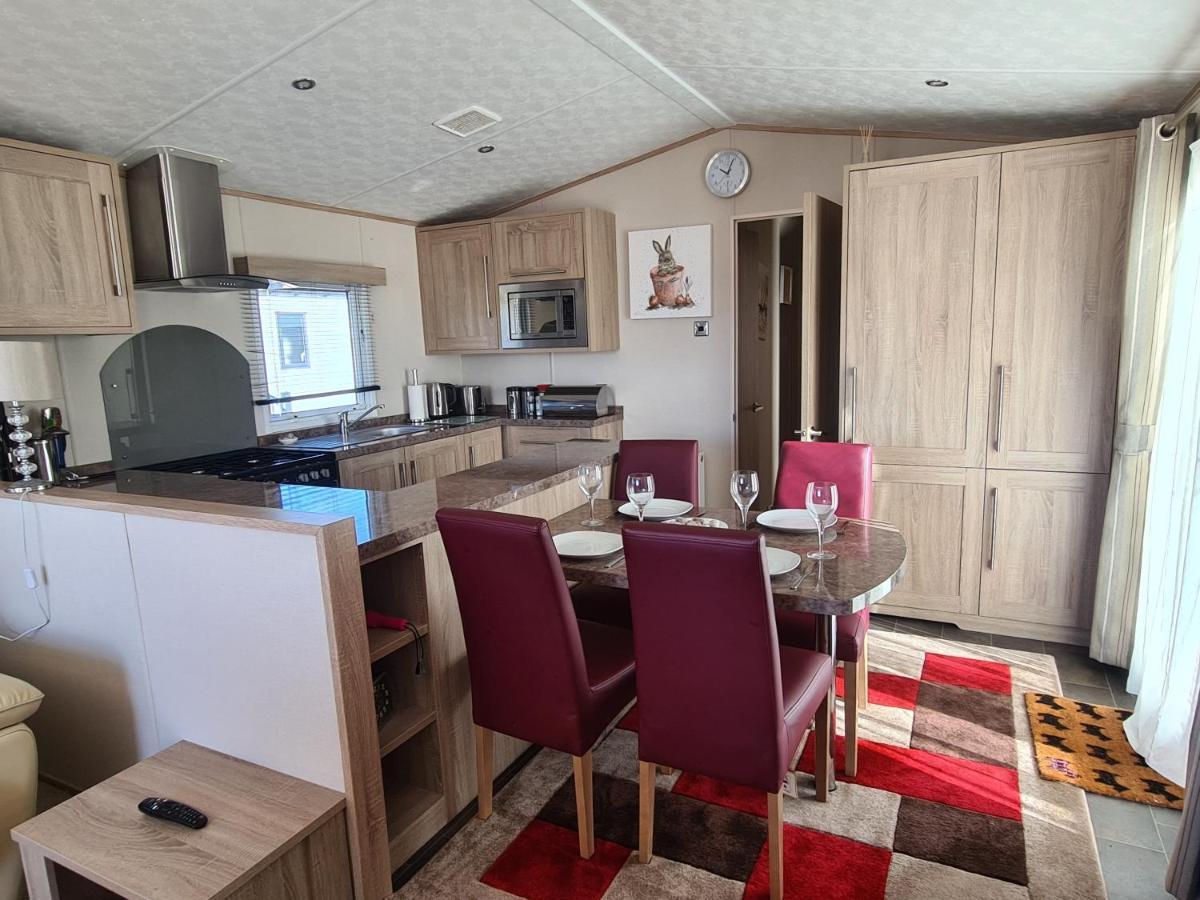 Helmsley Luxury Lodge Lossiemouth Exteriör bild