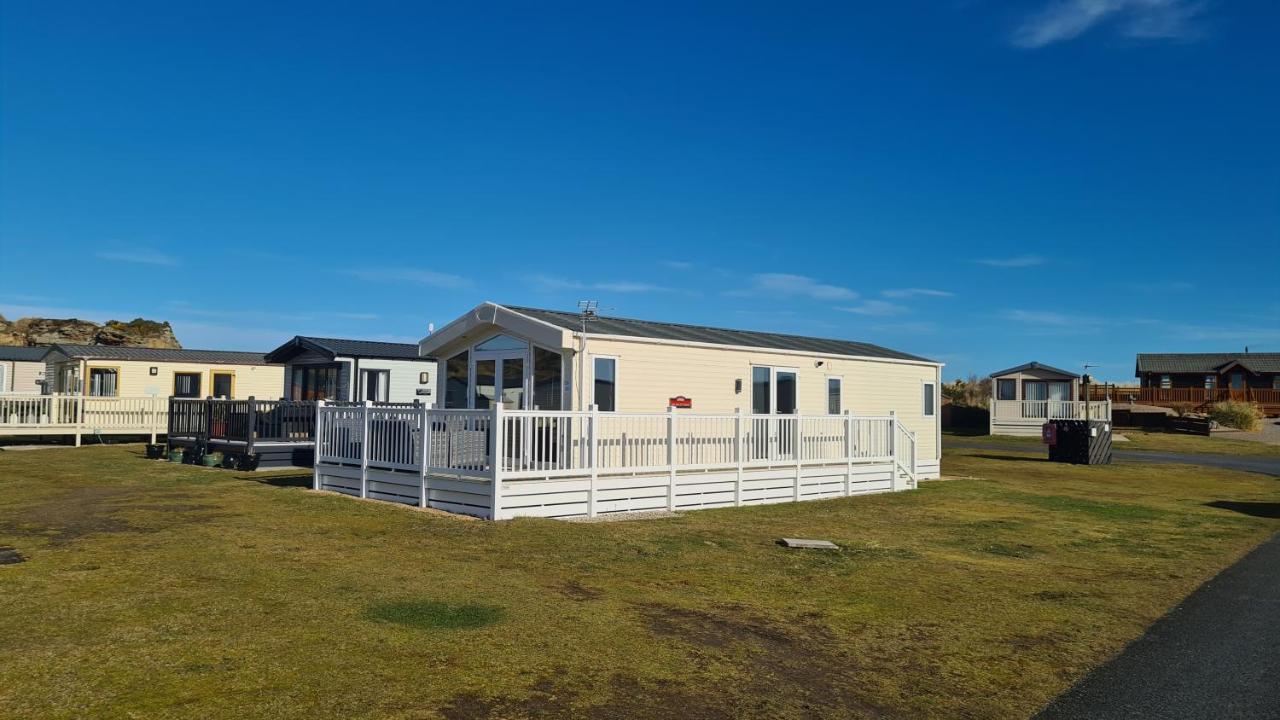 Helmsley Luxury Lodge Lossiemouth Exteriör bild