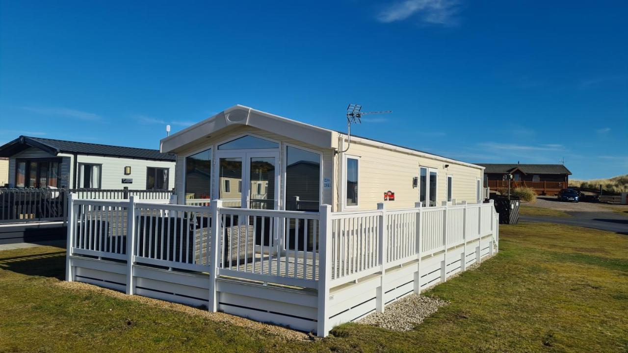 Helmsley Luxury Lodge Lossiemouth Exteriör bild
